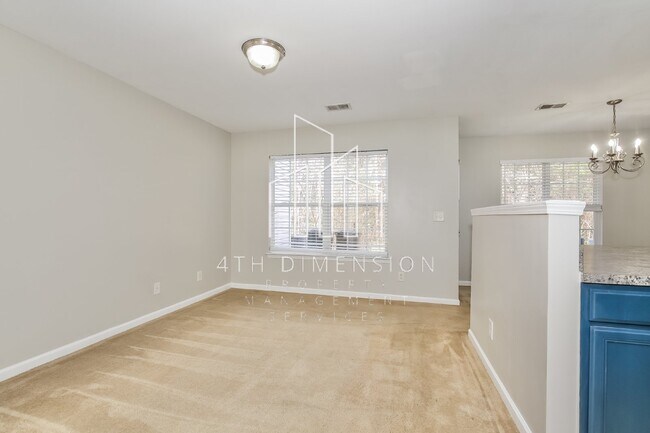 Building Photo - Charming 2 Bed Townhouse in Greensboro wit...