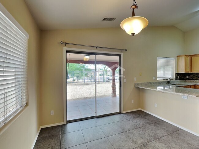 Foto del edificio - 5354 W Jessica Ln