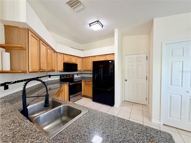 Building Photo - 7838 Carriage Pointe Dr