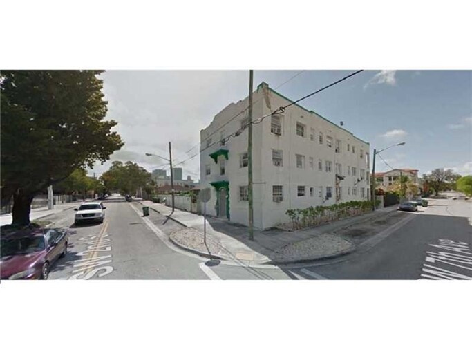 Foto del edificio - 676 SW 2nd St