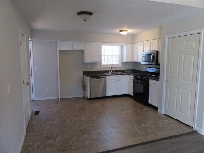 Foto del edificio - 204 Twin Pines Ct