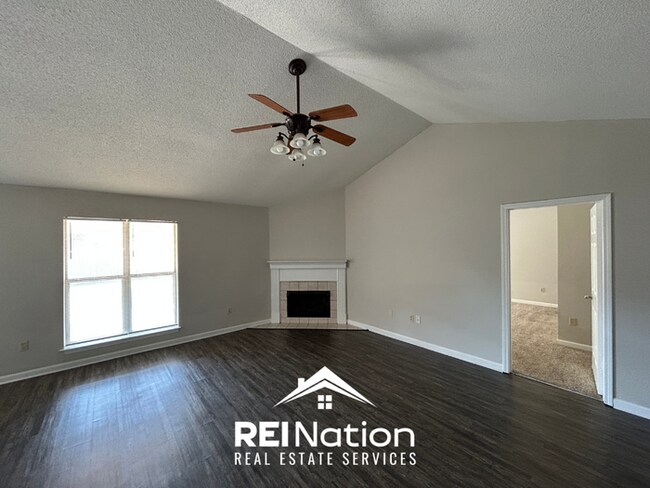 Foto del edificio - HORN LAKE STUNNER! 3BR/2BA | Vaulted Ceilings & Fireplace | Covered Patio & Garage!