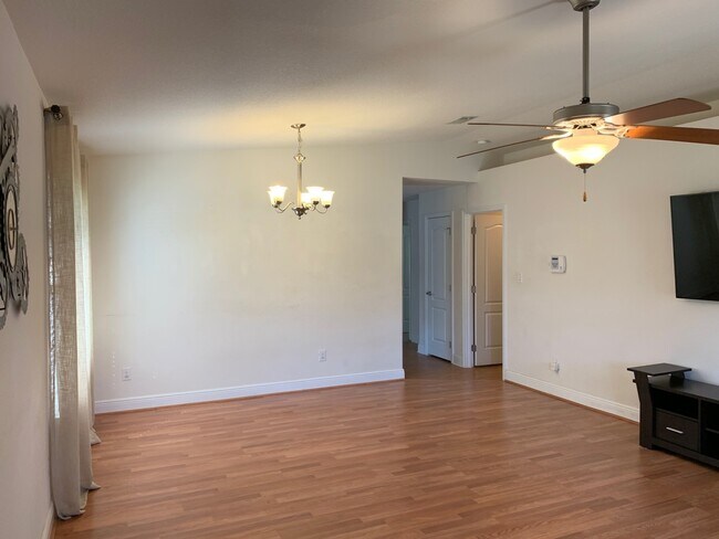 Building Photo - Pensacola - Weatherstone - 3 bedroom, 2 ba...
