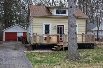 Building Photo - 604 Trombley Rd