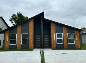 Building Photo - 2107 Church St
