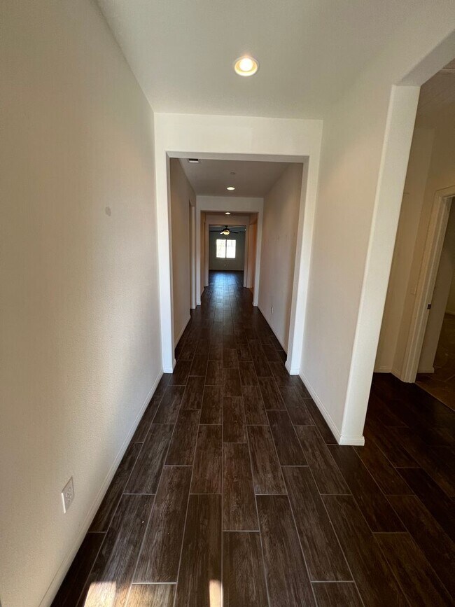Building Photo - 9914 Sentinel Peak Place, Bakersfield CA 9...