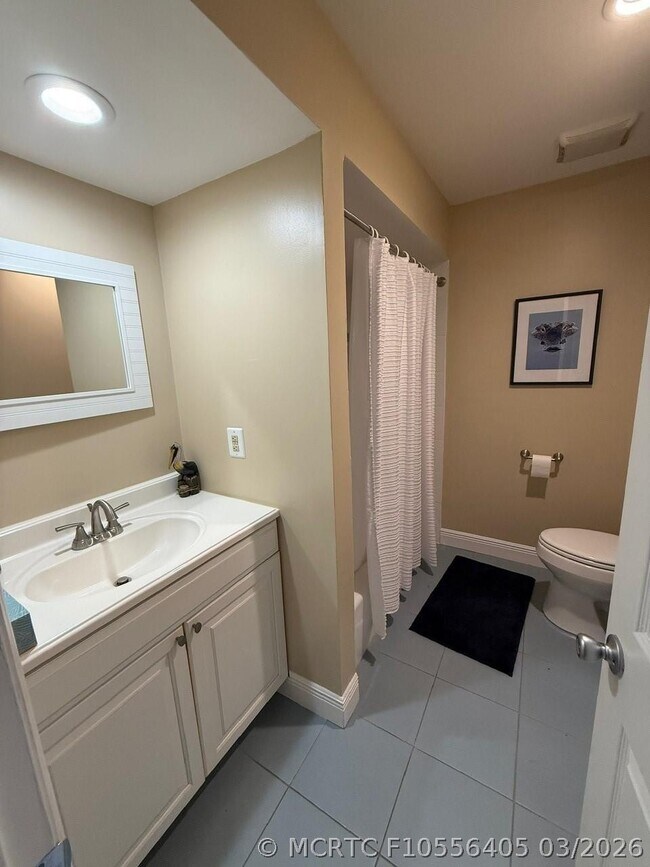 Building Photo - 6102 SE Landing Way