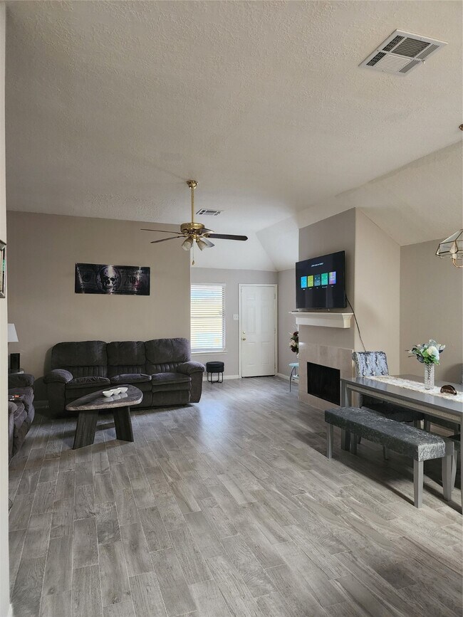 Building Photo - 8835 Aspen Meadow Dr