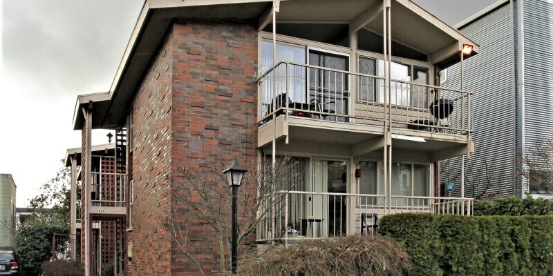 Primary Photo - 211 11th Ave E