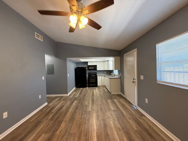 Building Photo - 65th Terrace N - Triplex