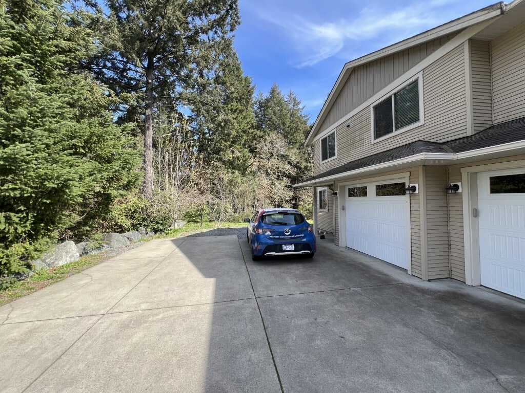 Primary Photo - 2972 Cliffs Rd