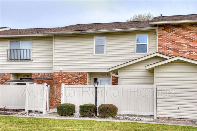 Building Photo - 1637 Goshen C