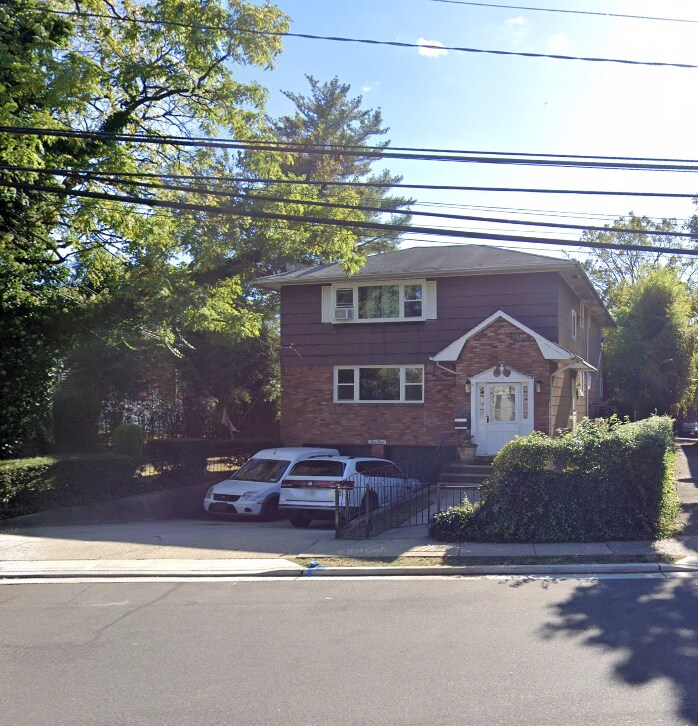 Foto principal - 68 Hendrickson Ave