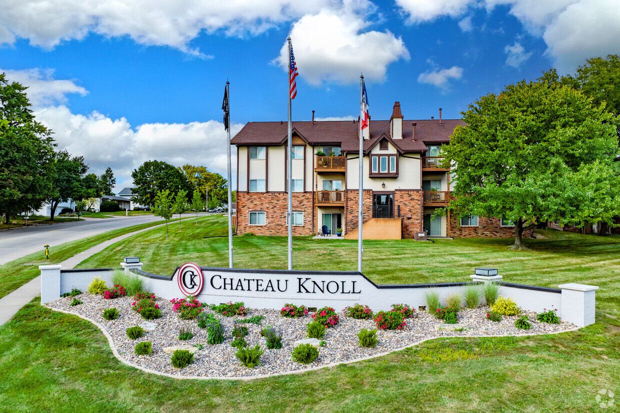 Primary Photo - Chateau Knoll