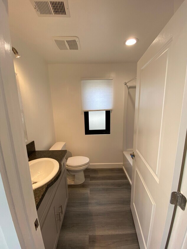 1247 Crenshaw Blvd, Unit 1247 12 Houses in Los Angeles, CA Westside