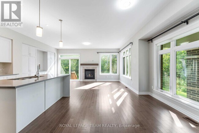 Building Photo - 562 Rowers Way