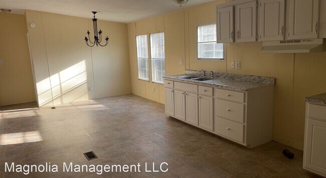 Foto del edificio - 4 br, 2 bath House - 435 Summit Rd.