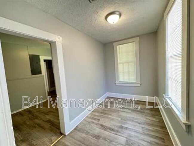 Foto del edificio - 1111 Henry Ave