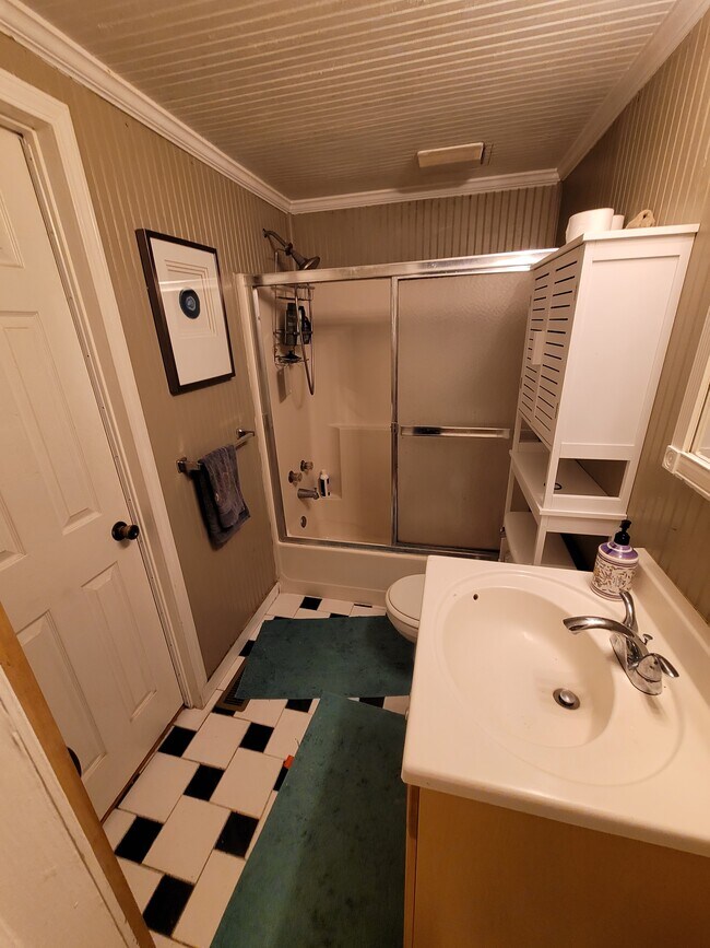 Foto del edificio - 718 Argonne Ave NE