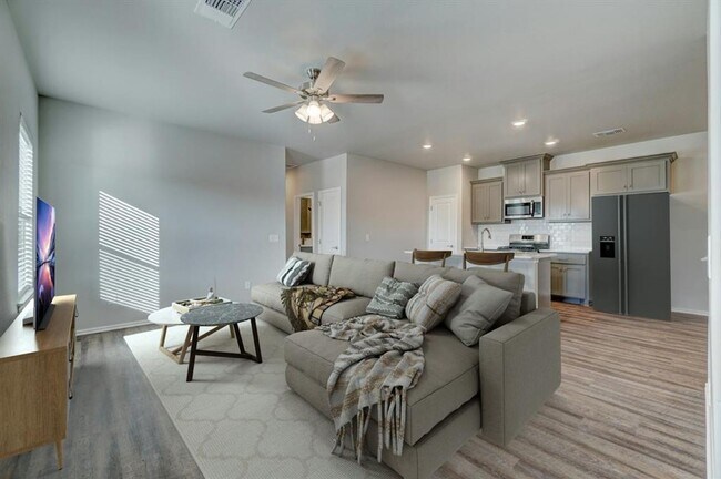 Foto del edificio - Luxury 3 Bedroom 2 Bathroom Townhome in Piedmont Schools (Neighborhood Park and Basketball court)