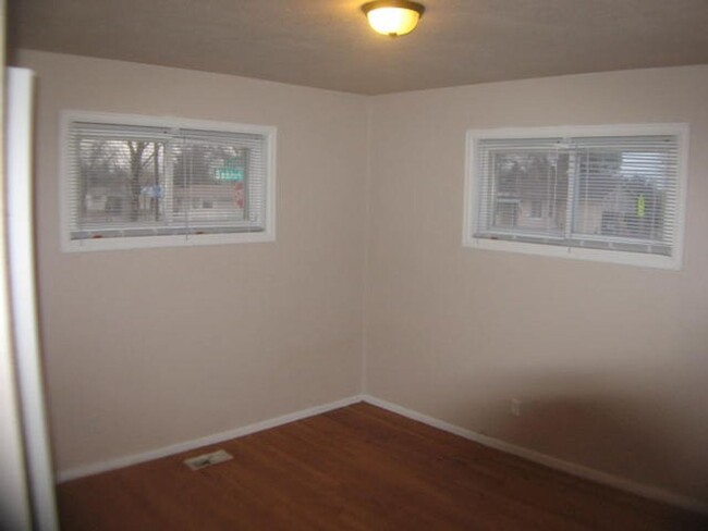 Building Photo - ALL PROSPECTIVE TENANTS MUST SUBMIT A $58 ...