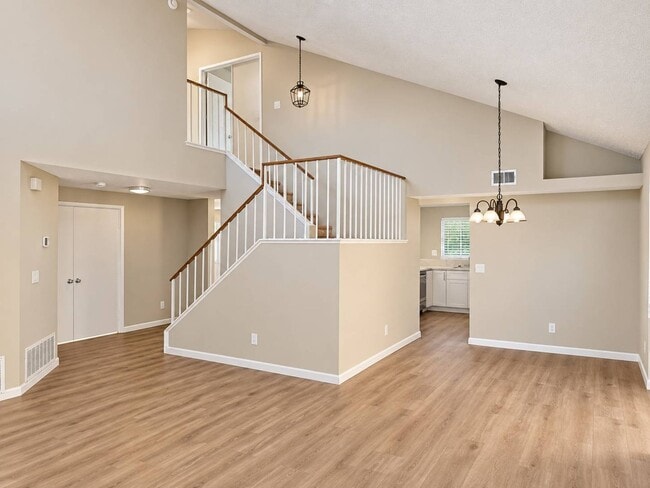 Foto del edificio - 20410 Mesa Oak Dr