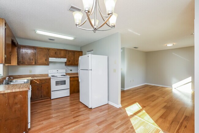 Foto del edificio - 1608 Gattis Dr