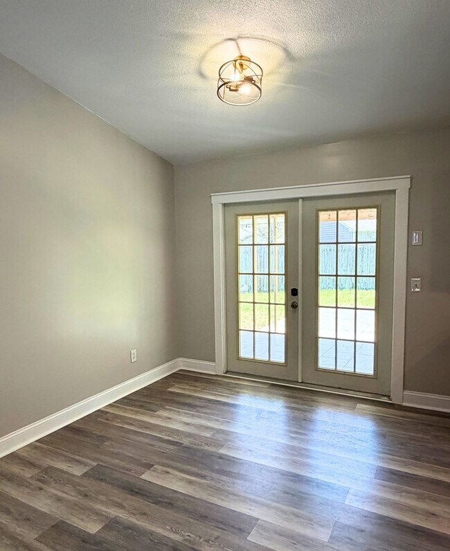 Foto del edificio - Updated 4BR/2BA Home in Cul-de-Sac