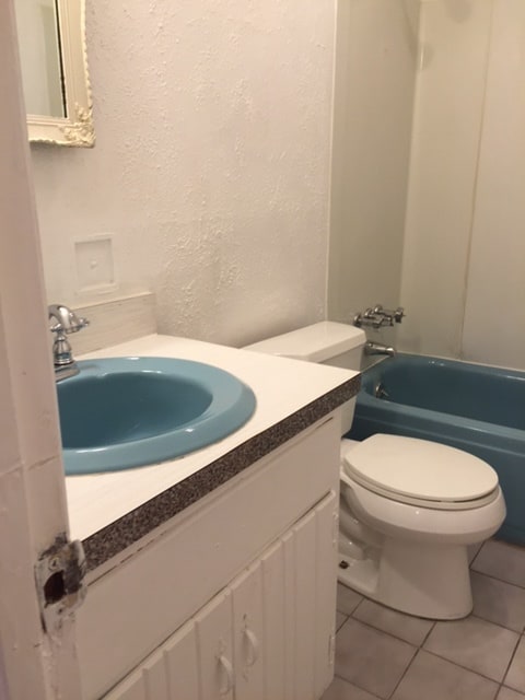 Bathroom - 35 Berlin St