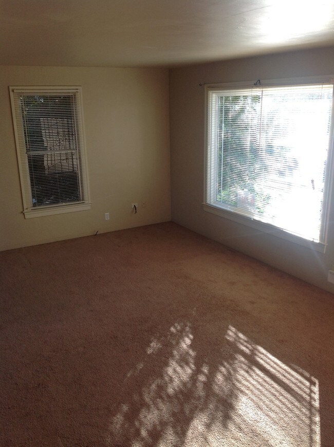 Building Photo - 226 Edgemont Ave