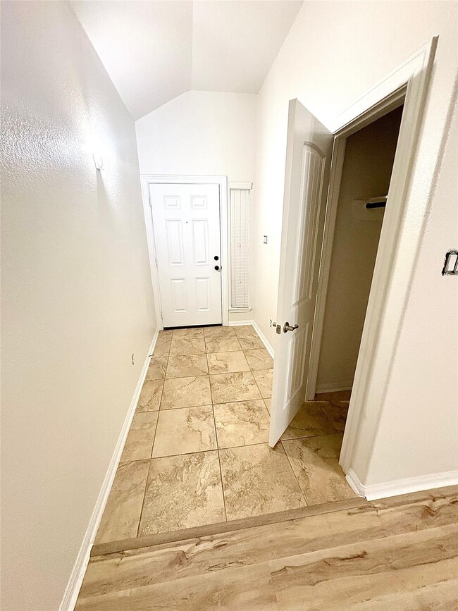 Building Photo - 12514 King john dr