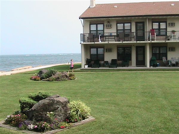 Primary Photo - 302 E Marina Ct