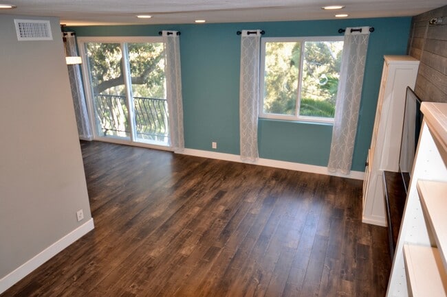 Building Photo - Bankers Hill – 2 BD, 2.5 BA! Two Assigned ...