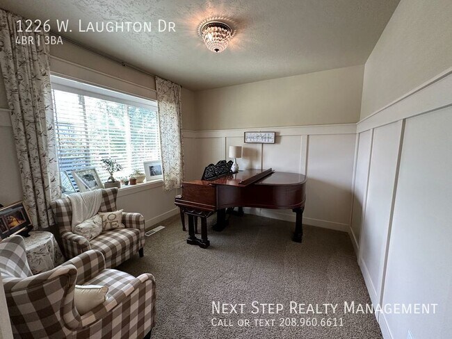 Building Photo - 4 Bed 2.5 Bath in Paramount Subdivision - ...