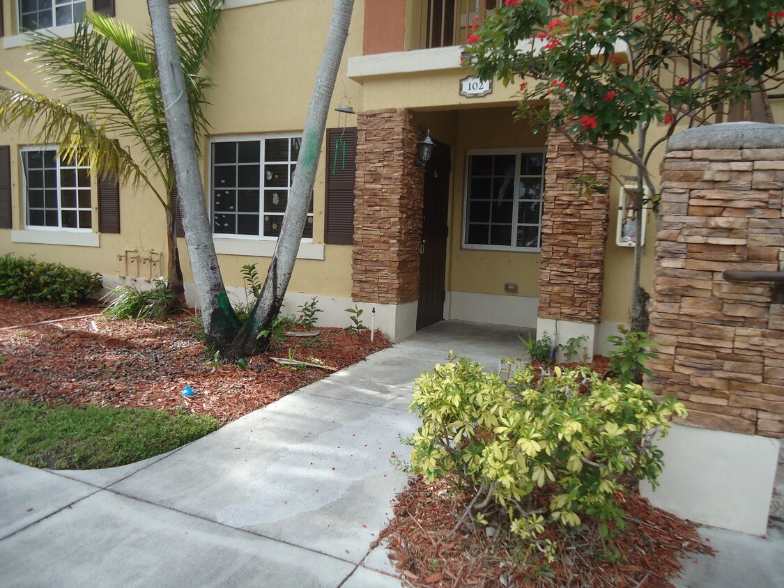 3415 NE 9th Dr Unit 102, Homestead, FL 33033 Condo for Rent in
