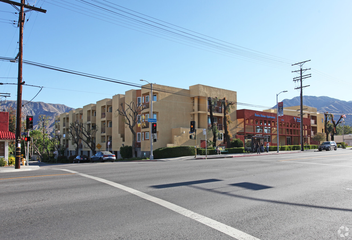 Foto del edificio - Burns Manor Apartments