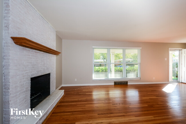 Building Photo - 551 Larsen Ln