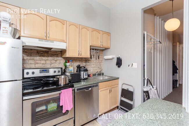 Building Photo - Available July 1st! Sun-filled 2bed/1bath ...