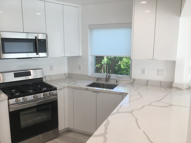 Foto del edificio - 5111 Zelzah Ave