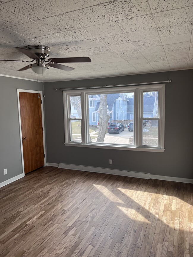 Living Room - 119 N Washington St