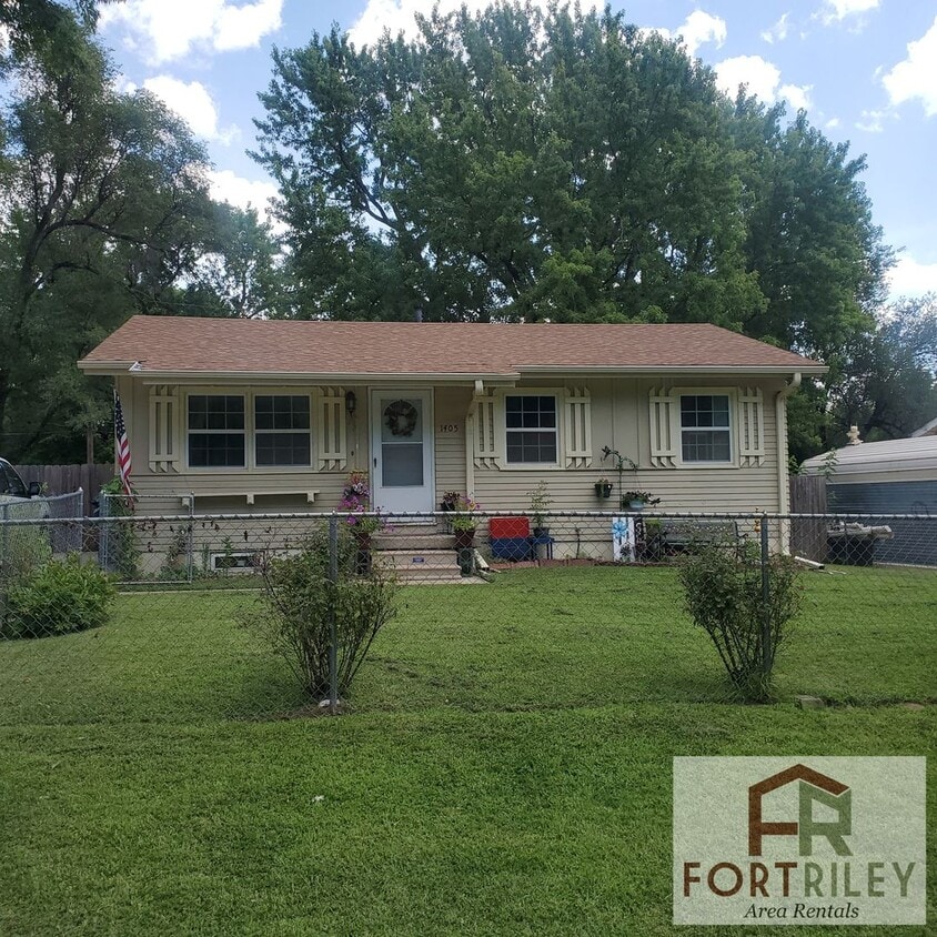 Primary Photo - Spacious home for rent!