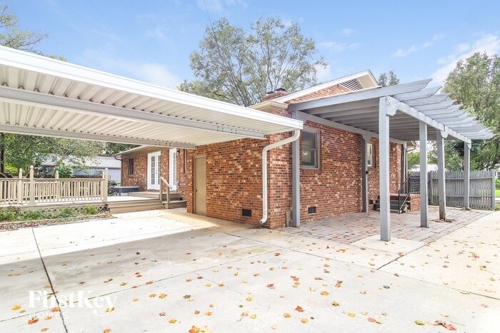 Primary Photo - 1102 Pitt Pl