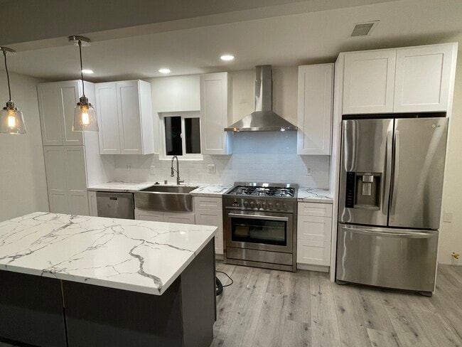 Foto del edificio - 3729 W 132nd St