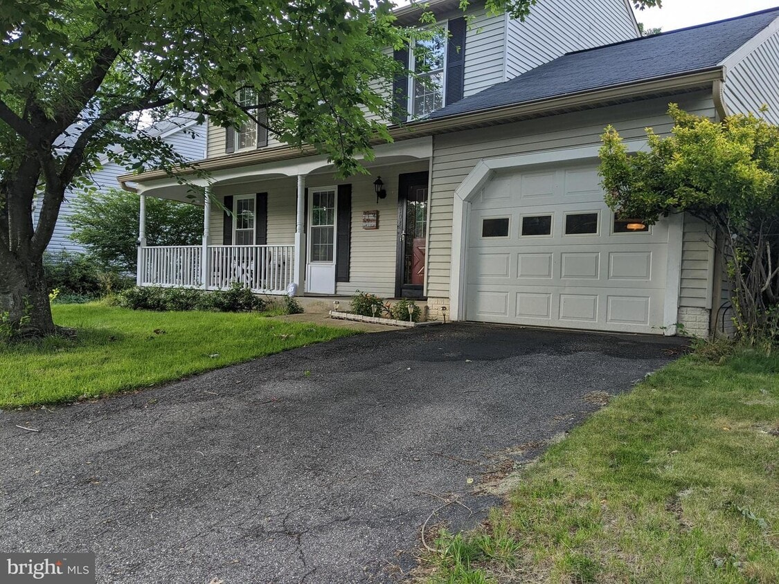 4104 Swiss Stone Dr, Burtonsville, MD 20866 House for Rent in