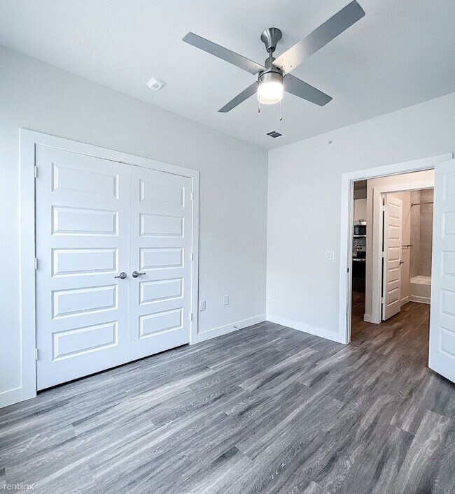 Building Photo - 1 br, 1 bath Condo - 2400 N Austin Ave 2 M...