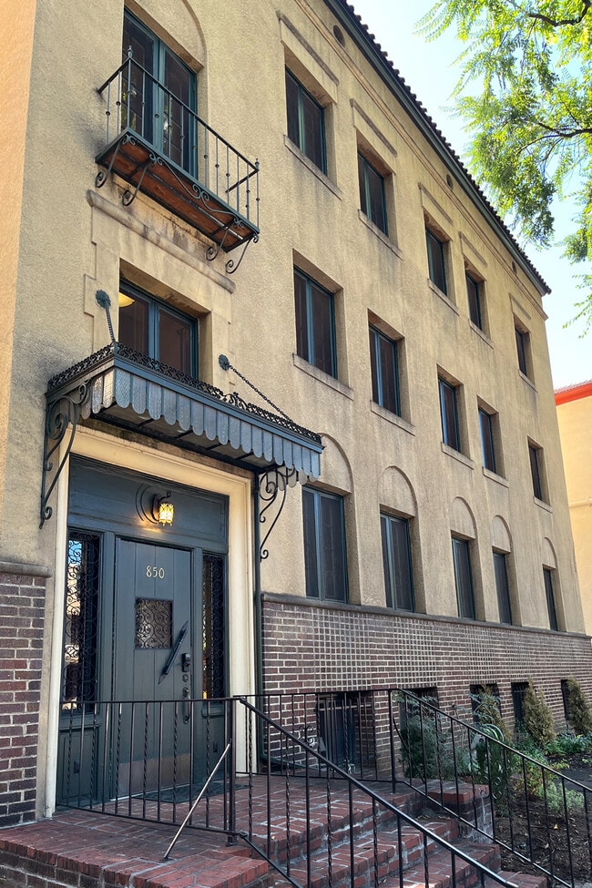 Building Photo - 850 Humboldt St