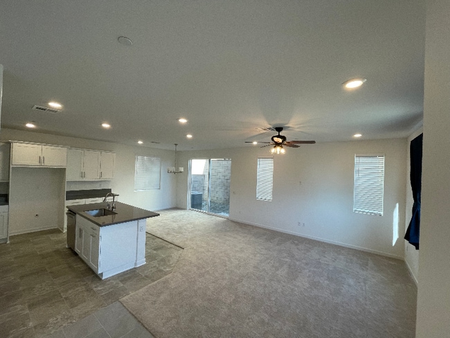 Building Photo - 16286 Lozano St