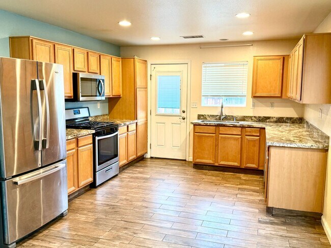 Foto del edificio - 3 bedroom, 2 bathroom-Reno/Stead area