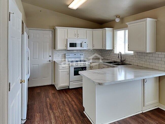 Foto del edificio - 1343 S 2700 E