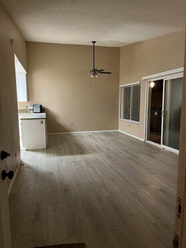 Foto del edificio - 3 BR 2 BA in Lake Elsinore $2395/month